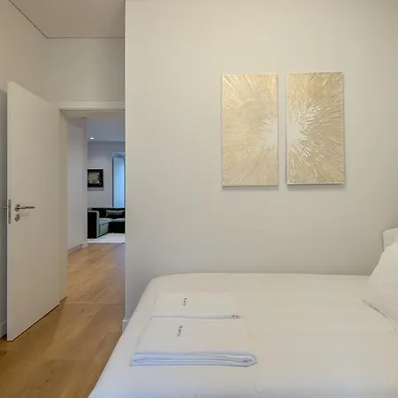 Apartment Lombok Gold 2br Terrace Caparica