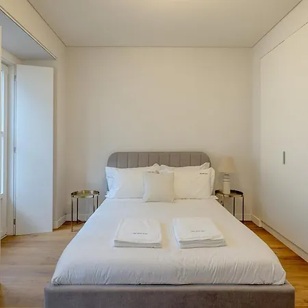 Apartment Lombok Gold 2br Terrace Caparica